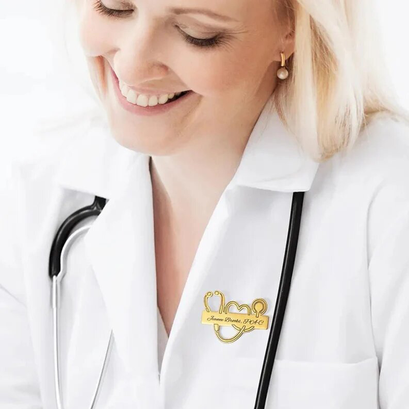 Women Fashion Dress Names - Benutzerdefinierte Krankenschwester-Abzeichen-Brosche aus Edelstahl mit Namen
