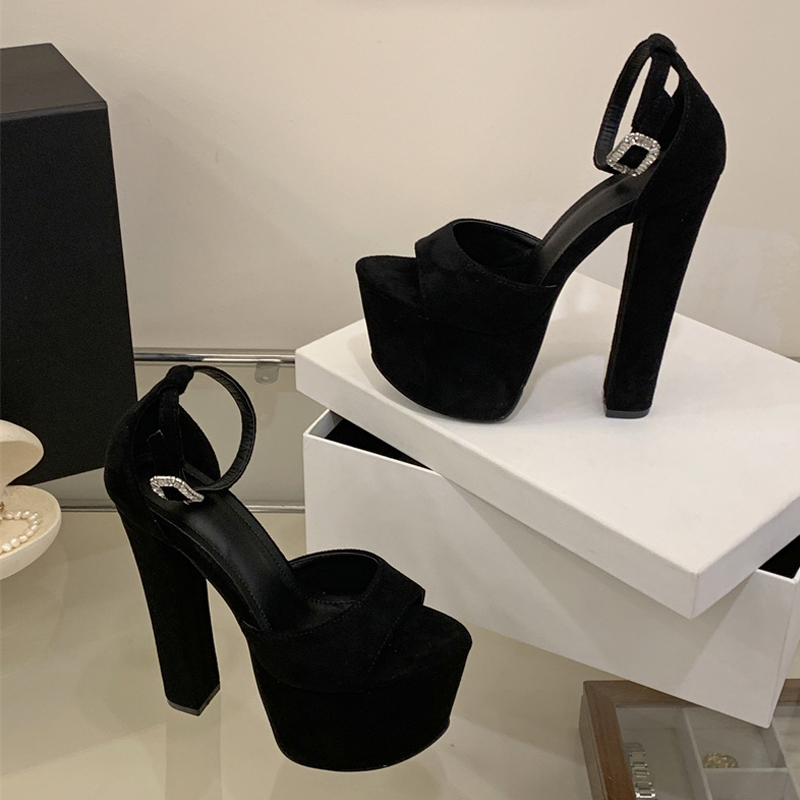 Liyke Modell-Show Sexy Extrem  – Women Fashion Show Bewertung und Preis